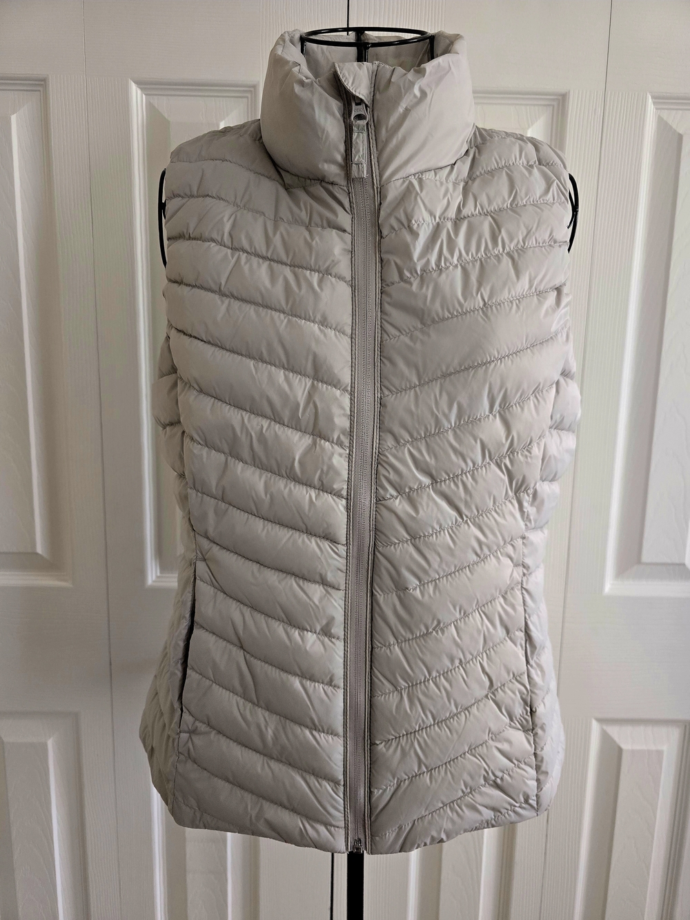 Old Navy Light Gray Quilted Puffer Vest